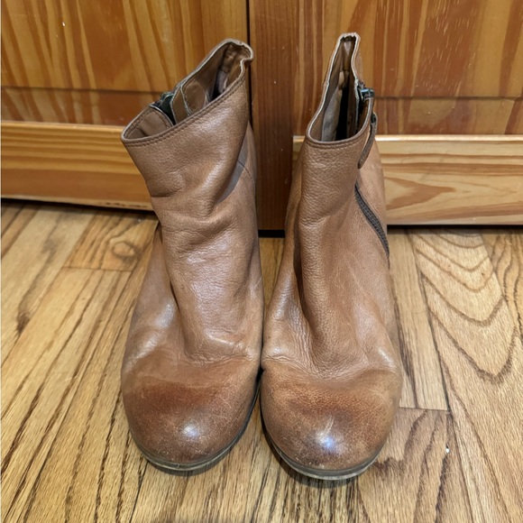 Leather Ankle Tan bootie Round - Picture 2 of 4